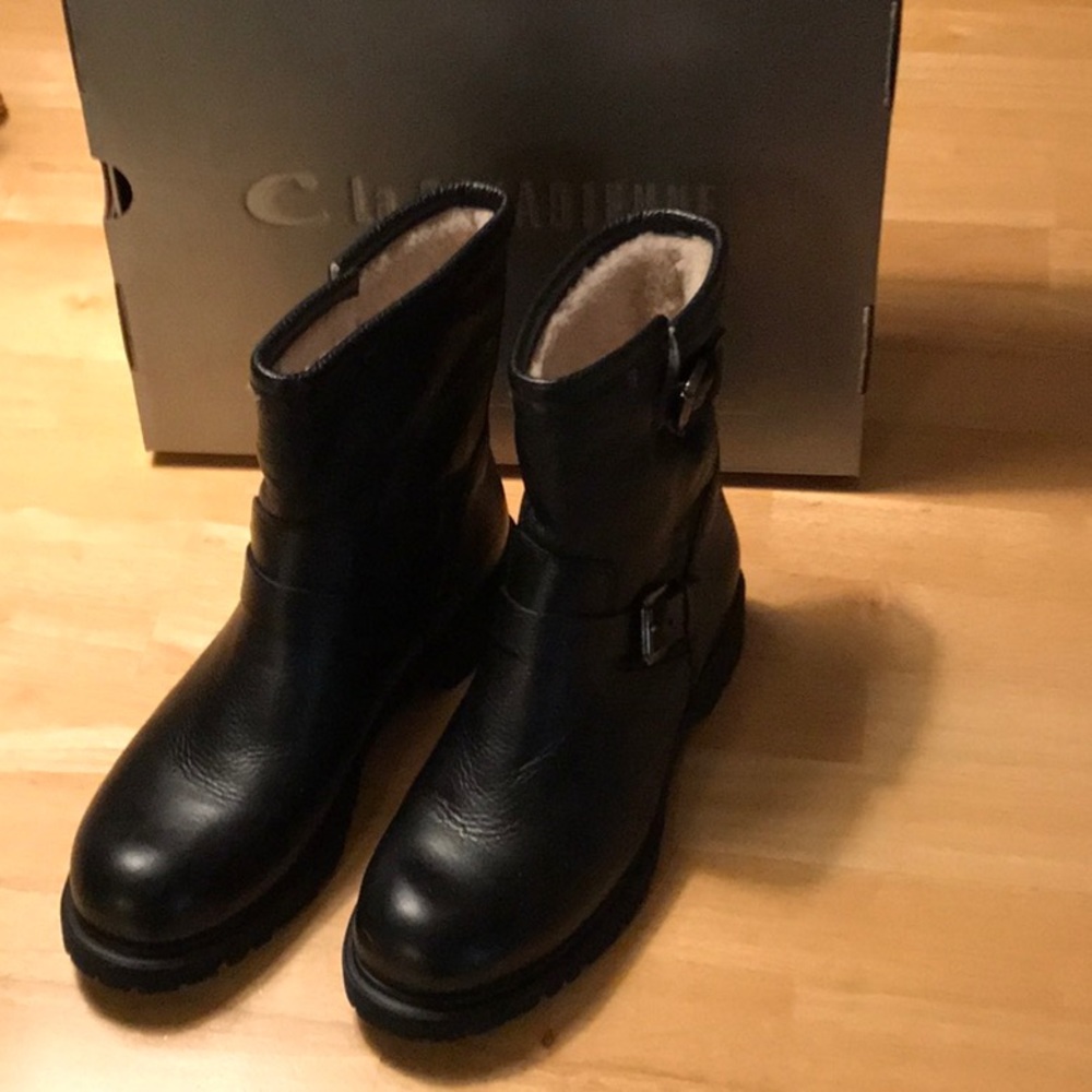 Leather bootie